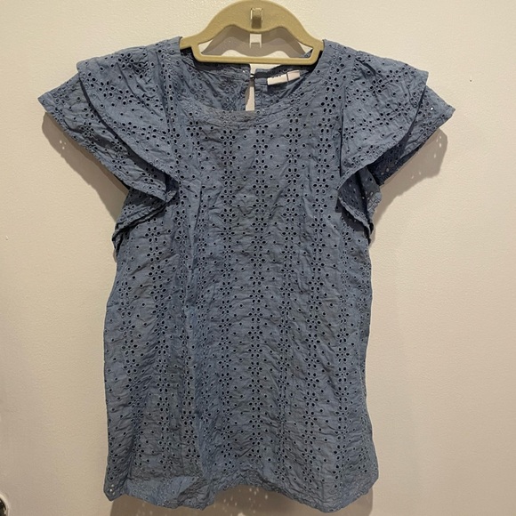 GAP Tops - Gap blue eyelit top